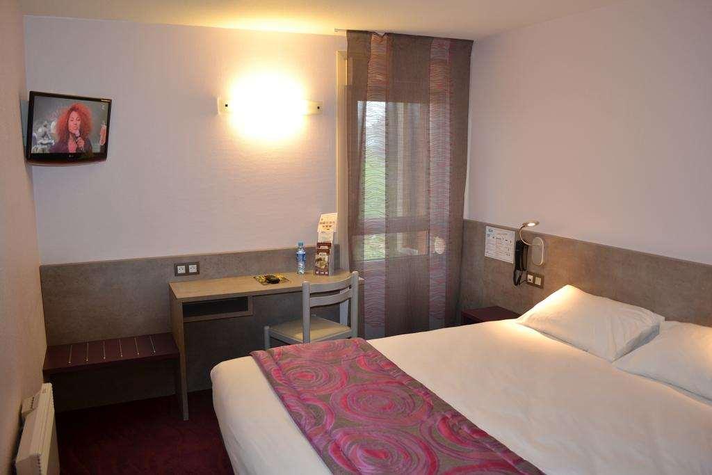 Brit Hotel Les Evens Saint-Saturnin  Room photo