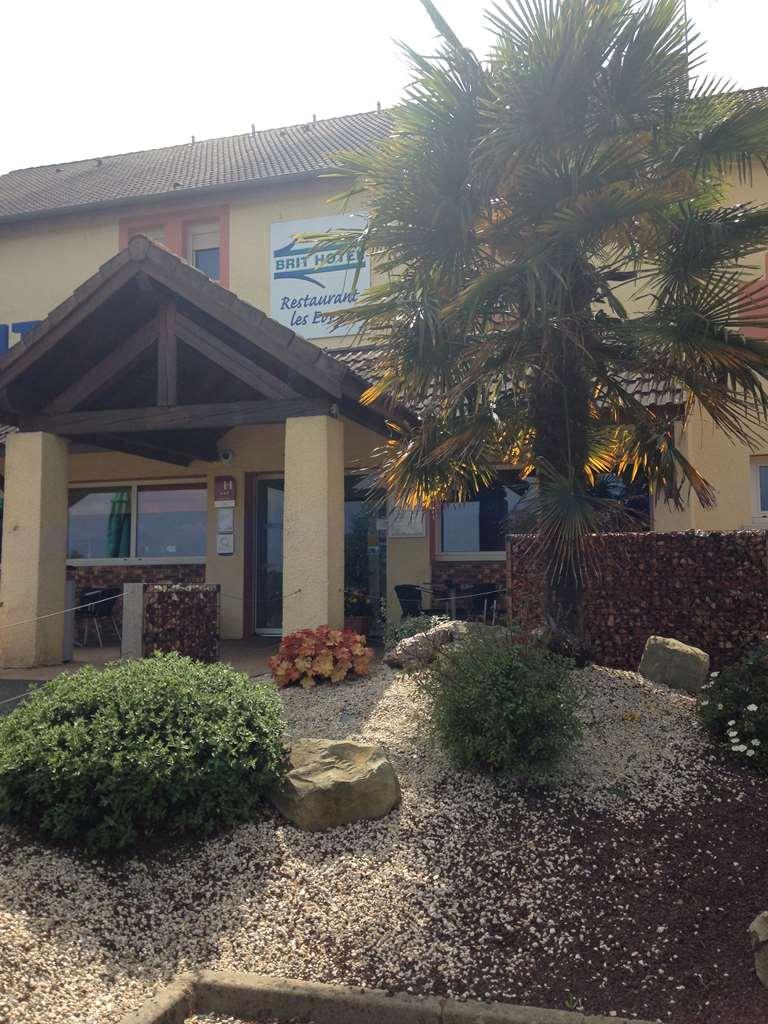 Brit Hotel Les Evens Saint-Saturnin  Exterior photo