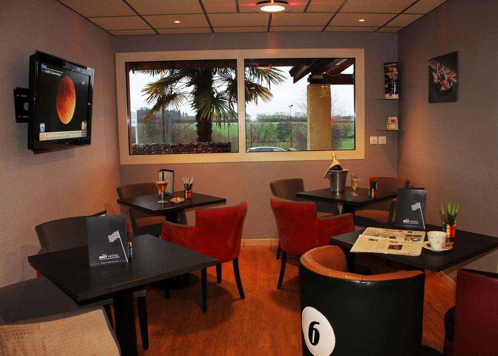 Brit Hotel Les Evens Saint-Saturnin  Restaurant photo