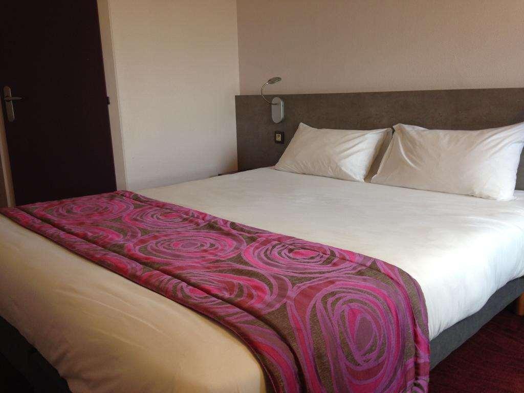 Brit Hotel Les Evens Saint-Saturnin  Room photo