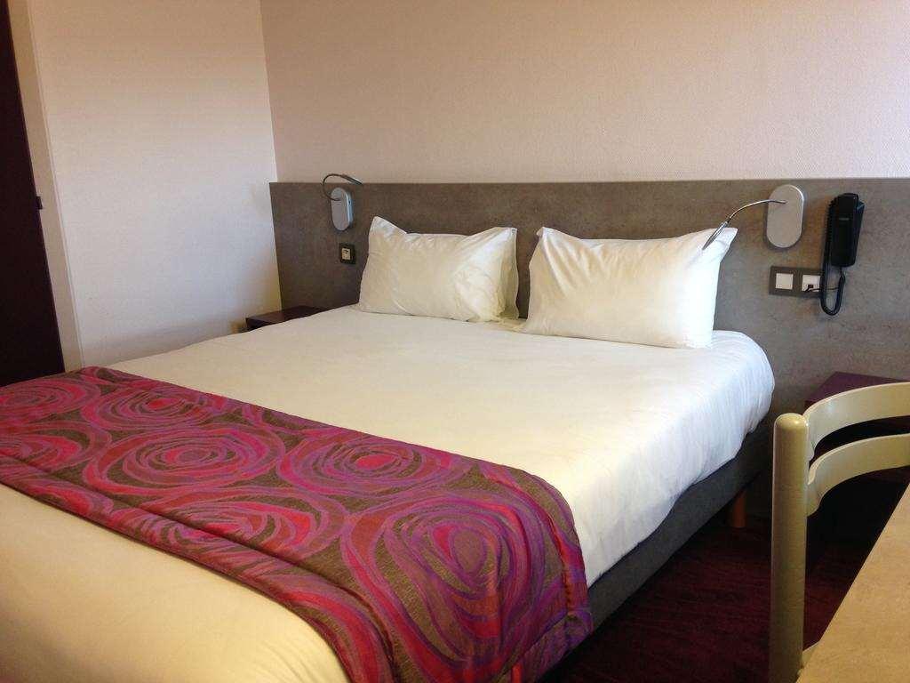 Brit Hotel Les Evens Saint-Saturnin  Room photo