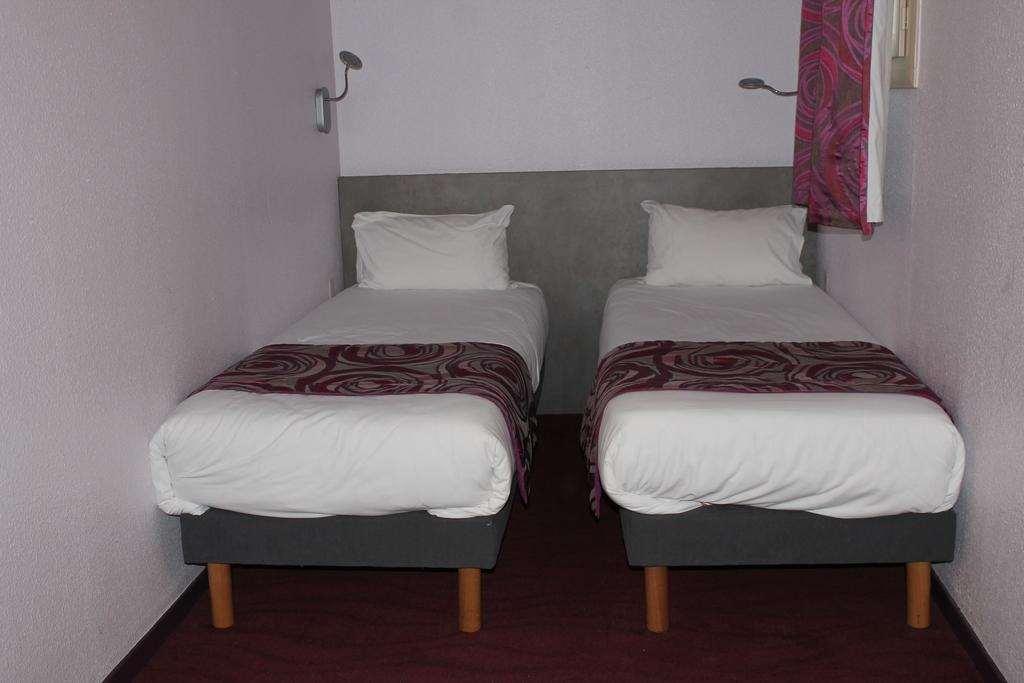 Brit Hotel Les Evens Saint-Saturnin  Room photo