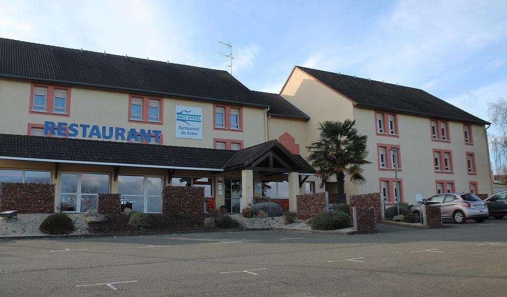 Brit Hotel Les Evens Saint-Saturnin  Exterior photo