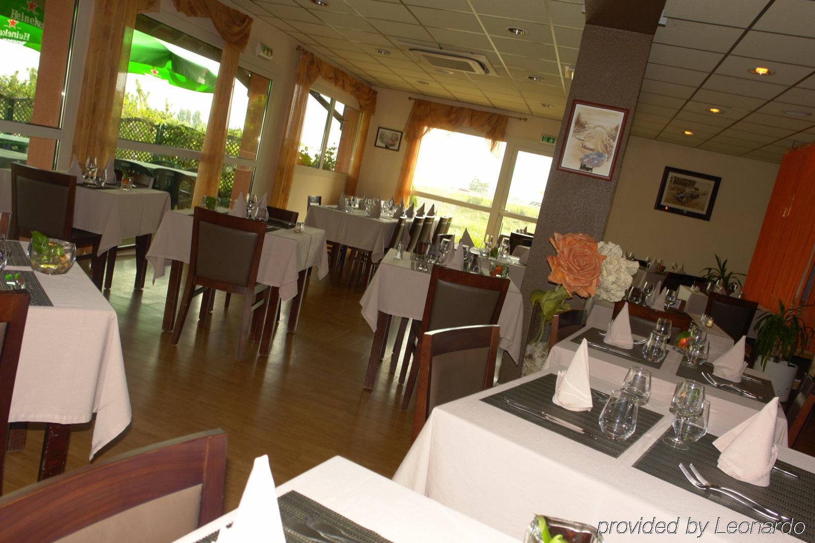 Brit Hotel Les Evens Saint-Saturnin  Restaurant photo