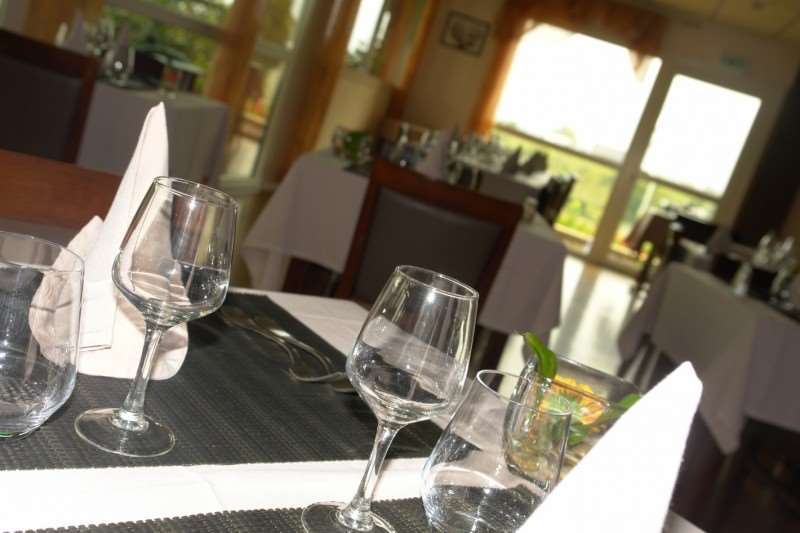 Brit Hotel Les Evens Saint-Saturnin  Restaurant photo