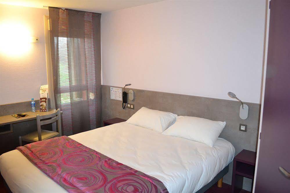 Brit Hotel Les Evens Saint-Saturnin  Exterior photo