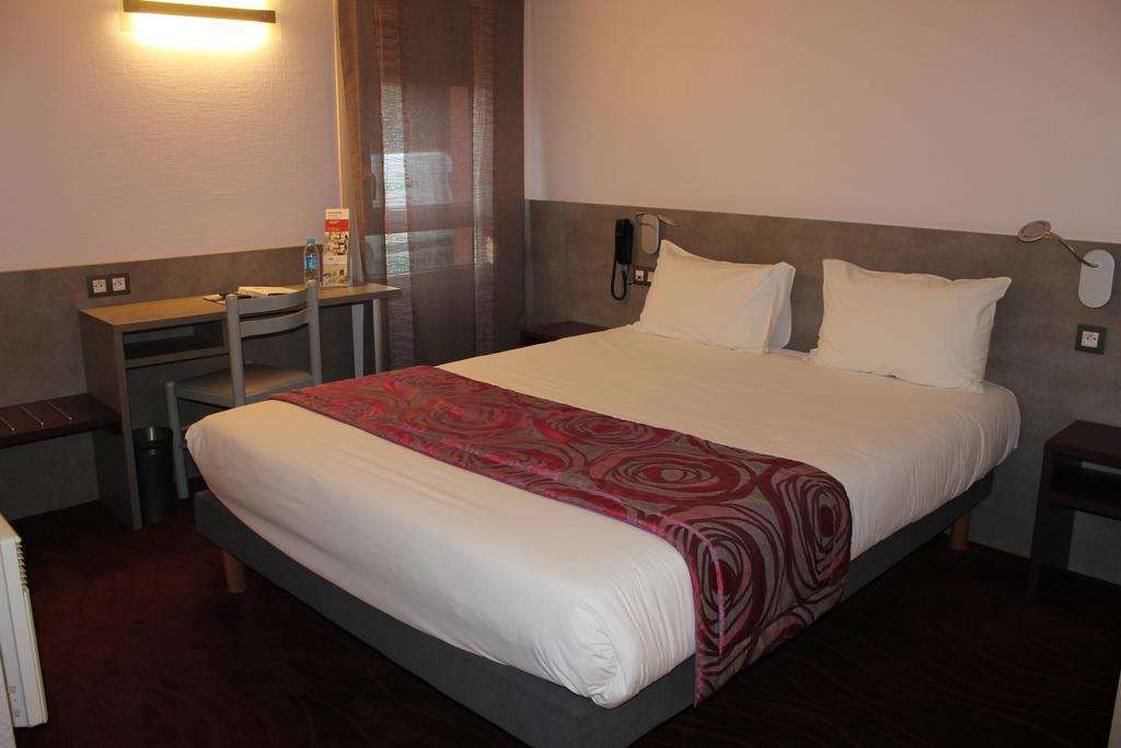 Brit Hotel Les Evens Saint-Saturnin  Room photo